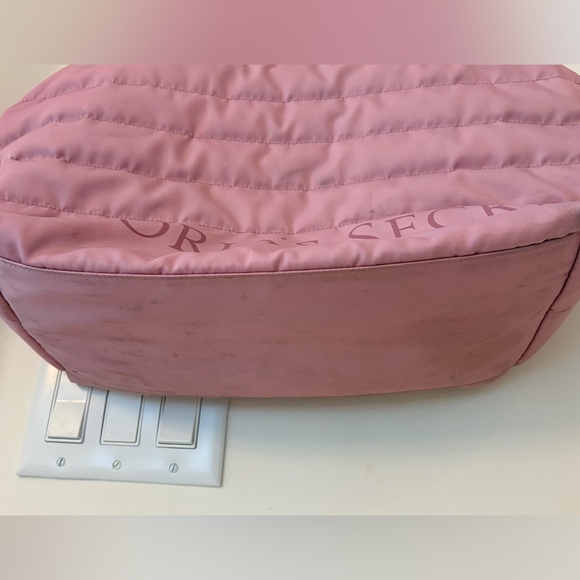 Victoria’s Secret Pink Quilted Tote Travel Weekender Gym Logo Duffel Bag - Picture 8 of 17